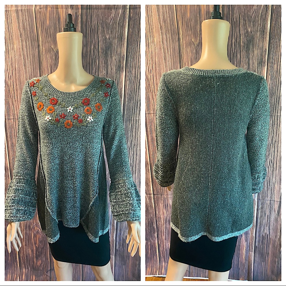 Knox Rose sz XS gray knit sweater with red orange white embroidered floral
